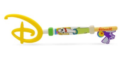 Disney Toy Story 4 Forky and Karen Beverly Collectible Key Set - Image 4