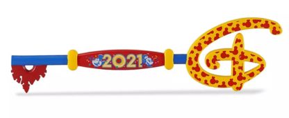 Disney Store Mickey Mouse and Minnie Mouse 2021 Collectible Key Special Edition - Image 3