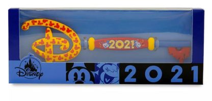 Disney Store Mickey Mouse and Minnie Mouse 2021 Collectible Key Special Edition - Image 2